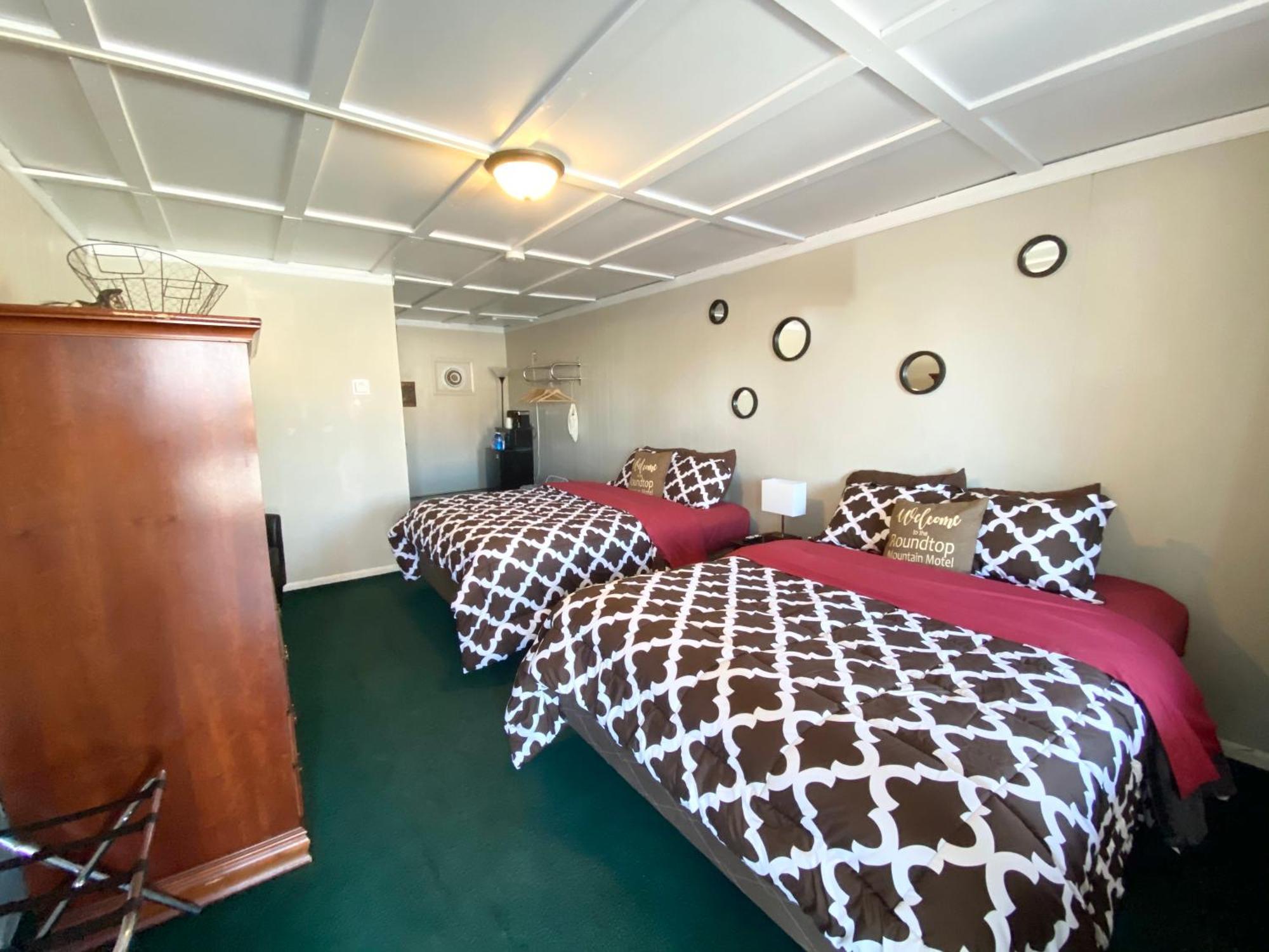 Roundtop Mountain Vista - Cabins And Motel Термополіс Екстер'єр фото
